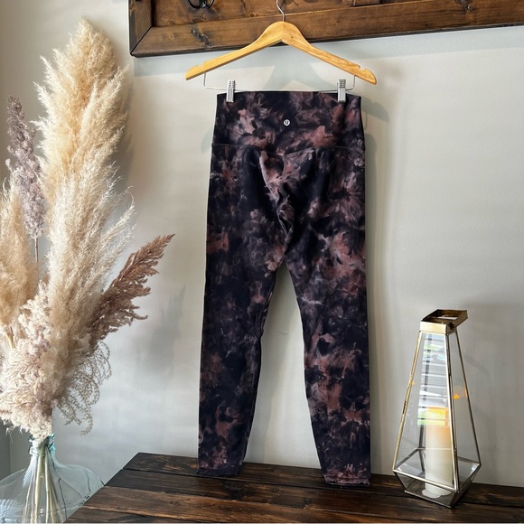Size 8 lululemon leggings - Picture 3 of 3